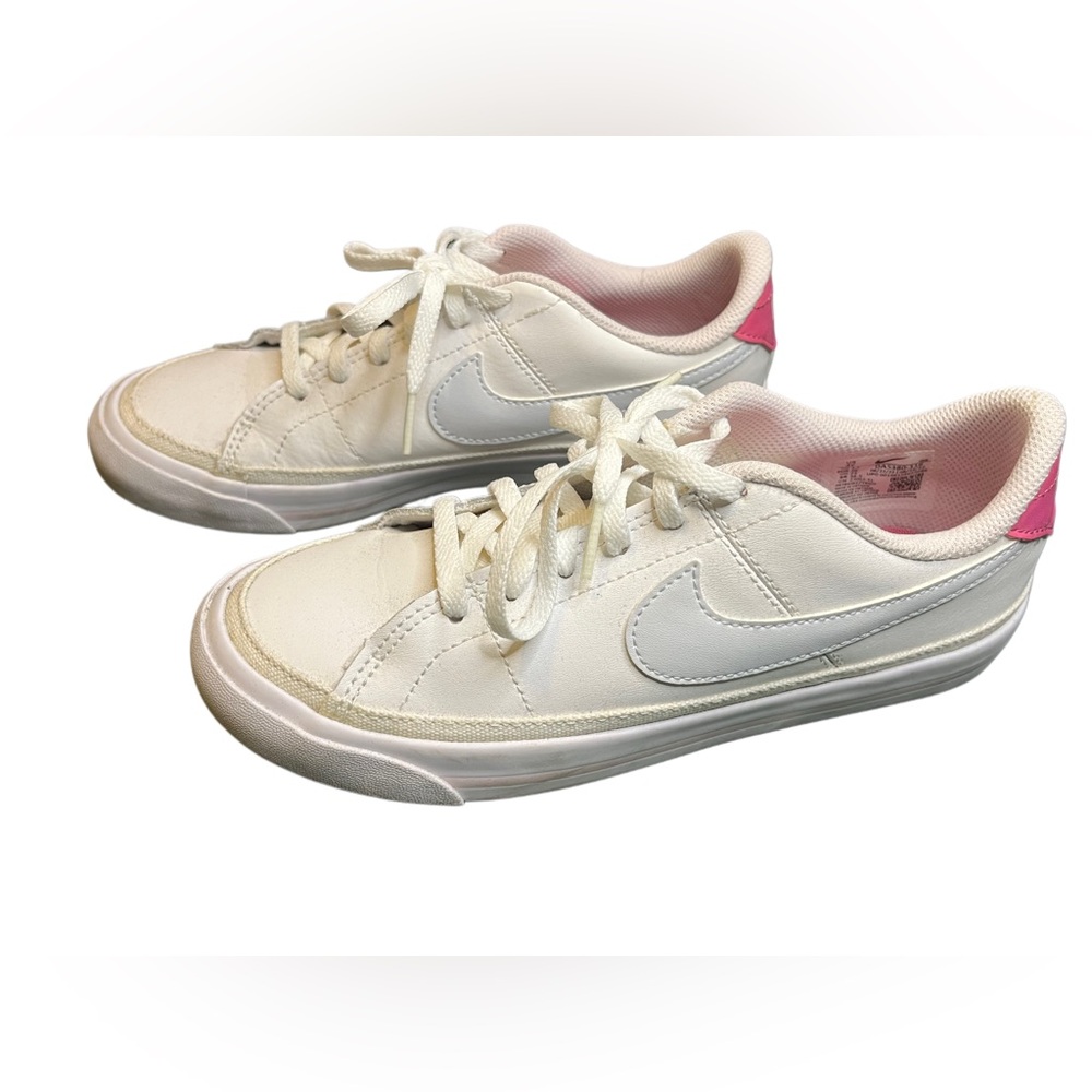 Nike tennis white and Pink Casual Sneakers 4Y EUC - Picture 2 of 9